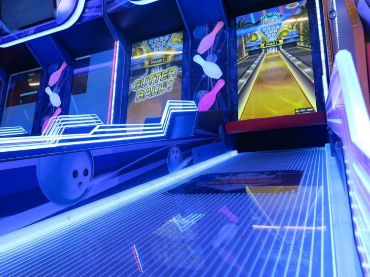 Bowling Arcade Game - Lane Master