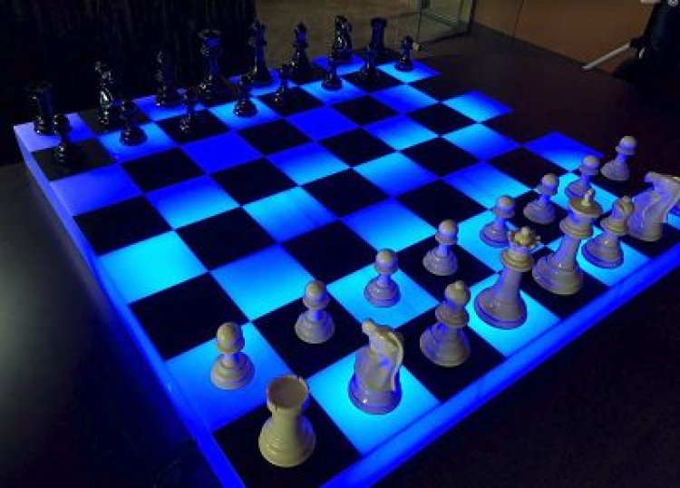Glowing Giant Checkers