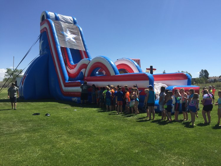The General Water Slide incl staff